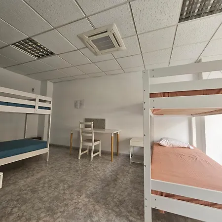 Coliving By Amazzzing Travel Ostello *