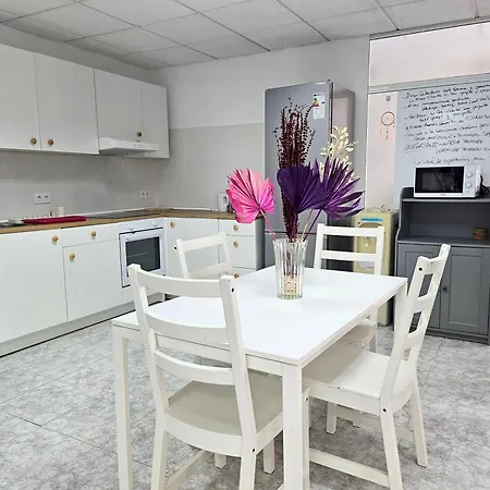 Coliving By Amazzzing Travel Ostello *