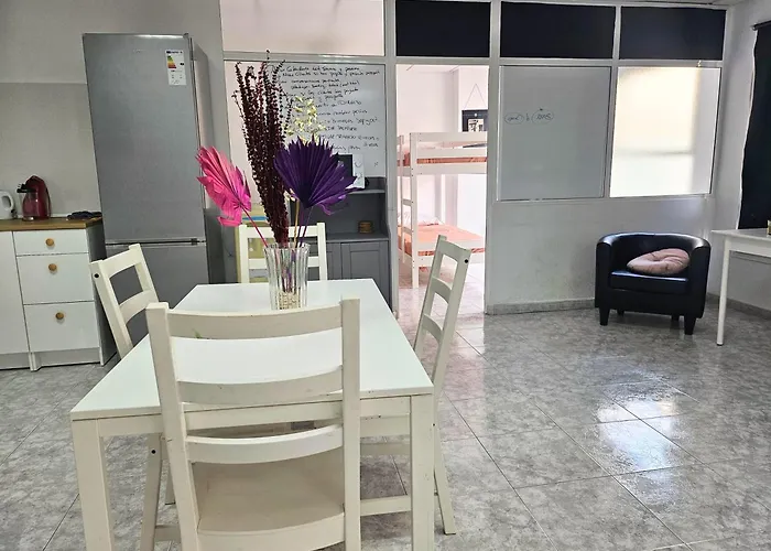 Hostel Coliving By Amazzzing Travel Κοραλέχο