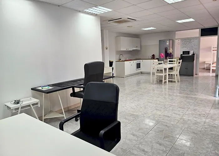 Coliving By Amazzzing Travel Hostel *